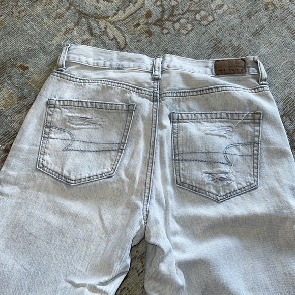 American Eagle mom Jean light blue ripped 😇size 2 - Picture 7 of 8